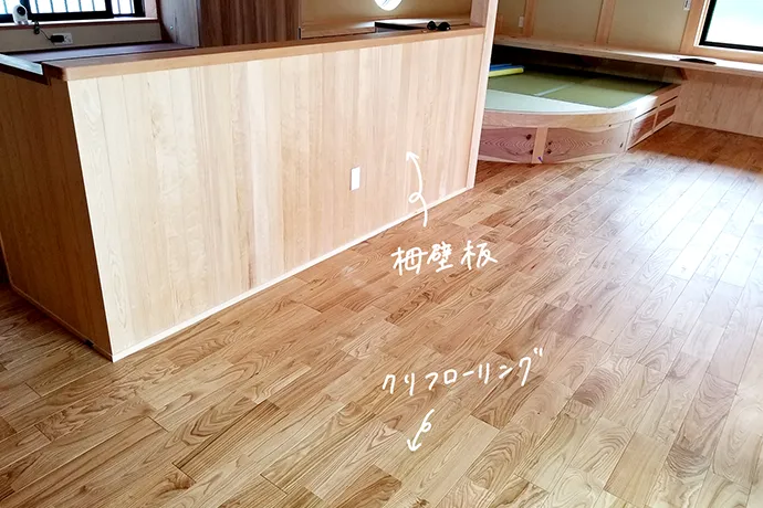 施工事例　クリ　フローリング・栂壁板