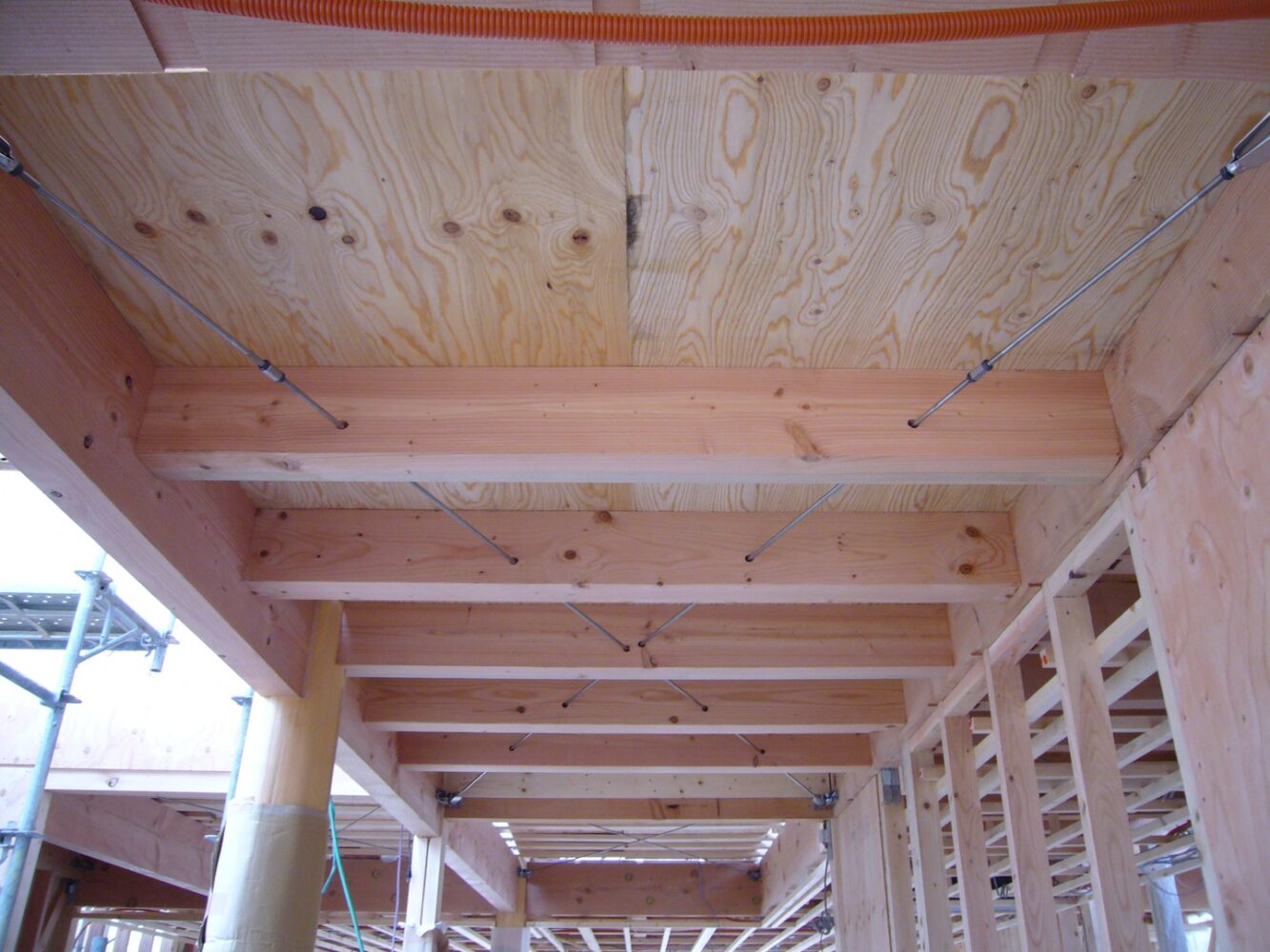 コボット水平ブレース施工例（梁5本抜き）