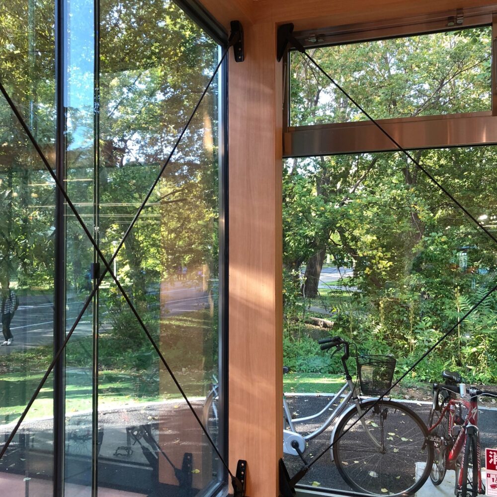 コボット焼付塗装ブレース施工事例（コンビニ）